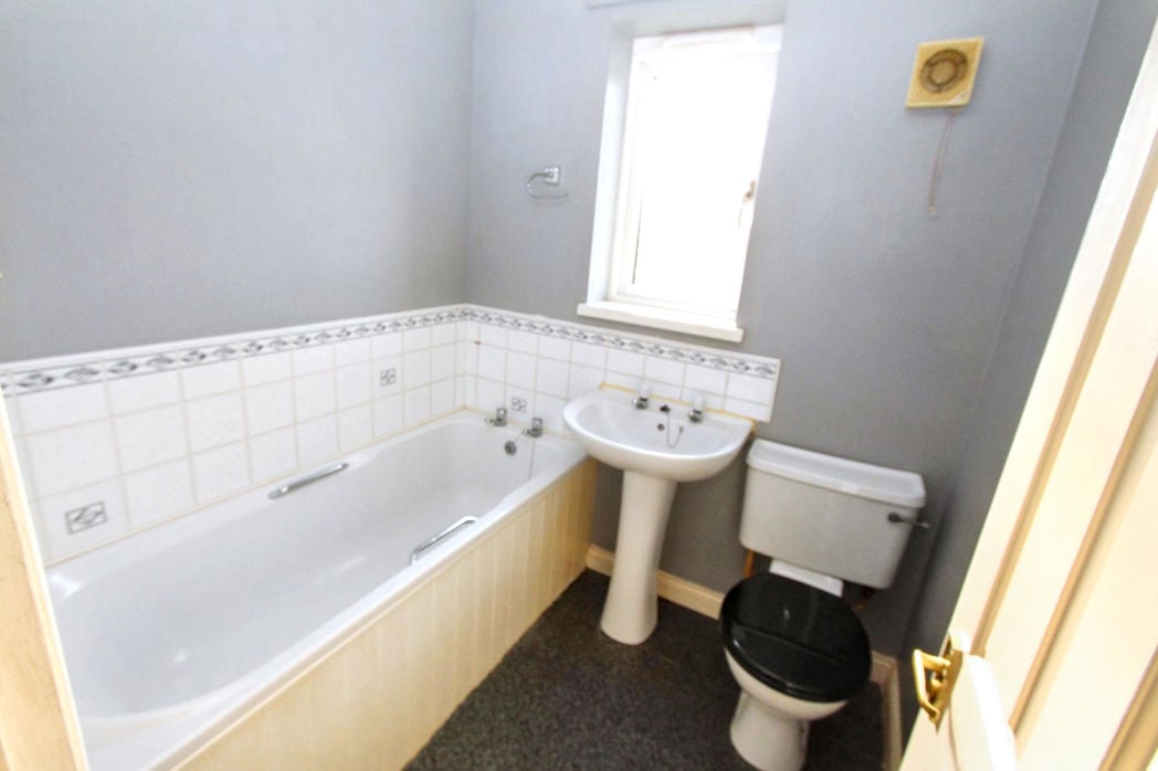Property image 10 of 11
