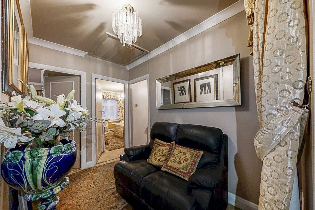Property image 13 of 19