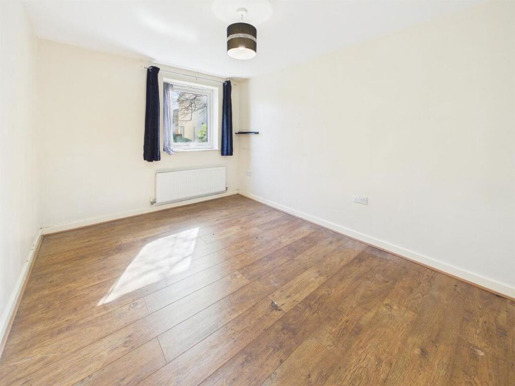 Property image 8 of 12