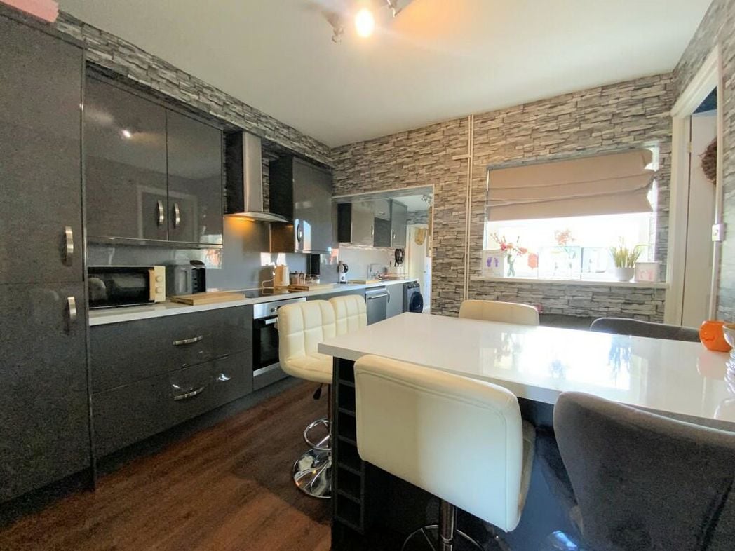 Property image 6 of 9