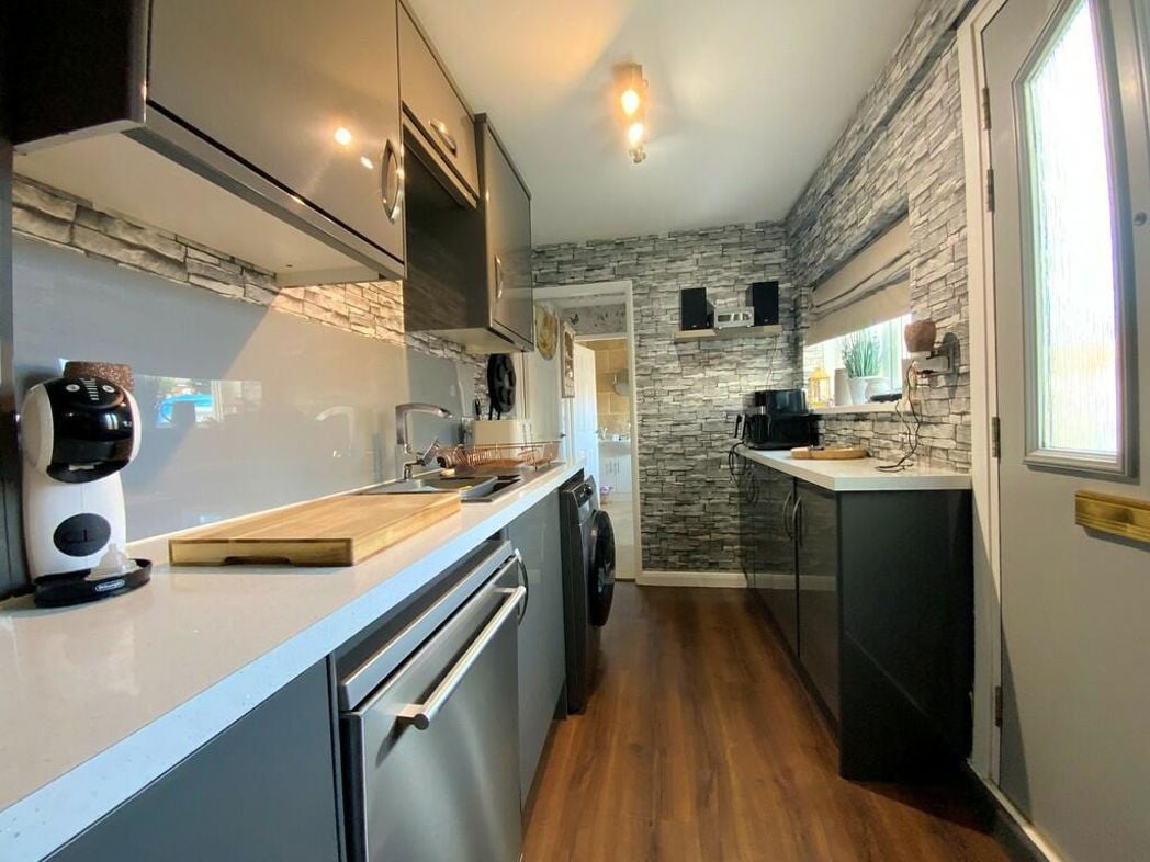 Property image 8 of 9