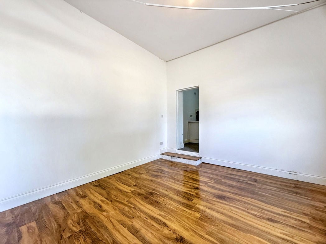 Property image 6 of 11