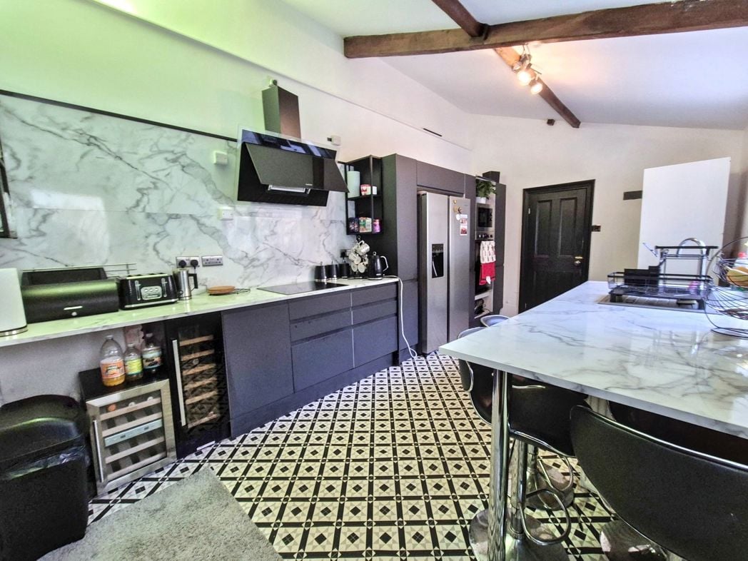 Property image 11 of 28