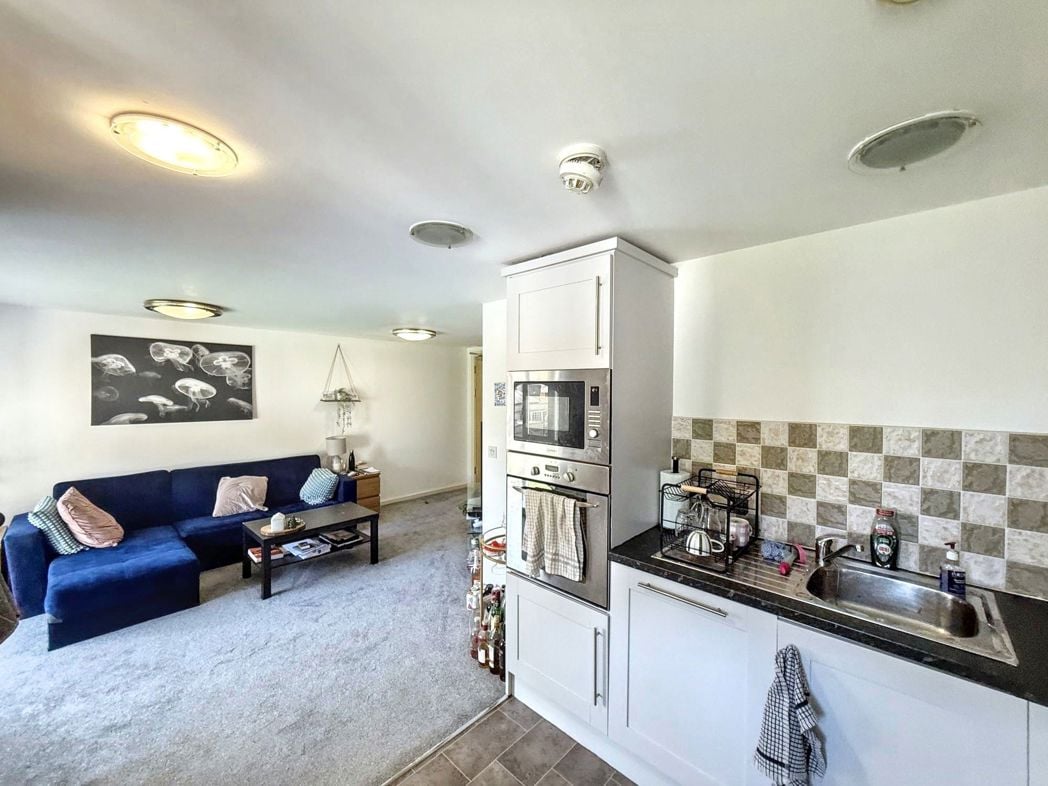 Property image 5 of 11