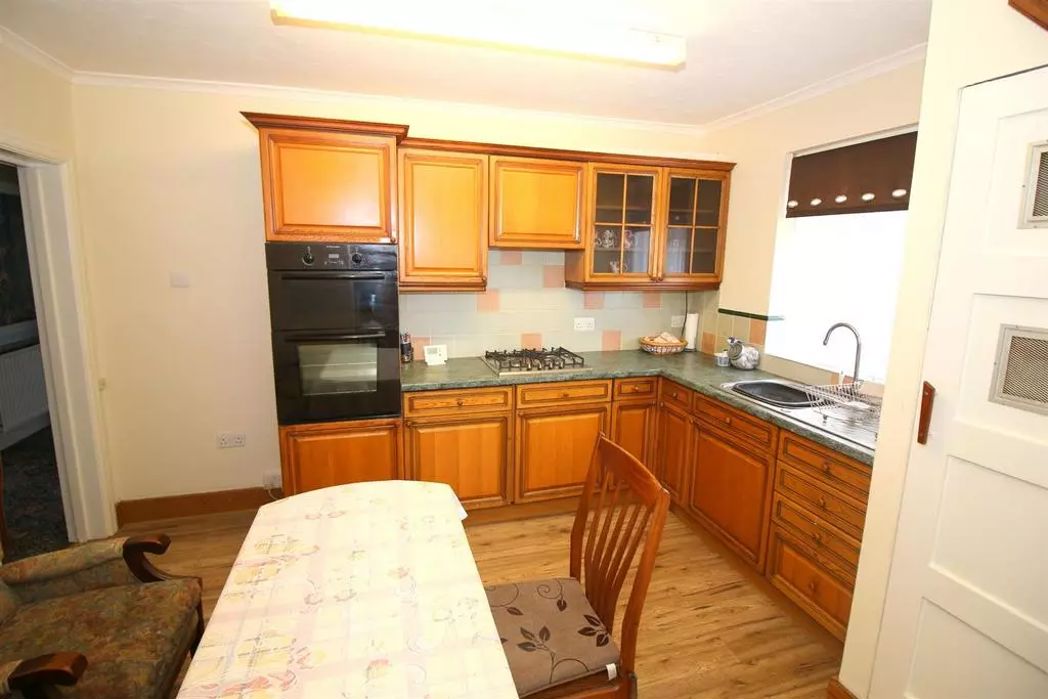 Property image 8 of 12
