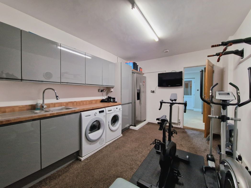 Property image 9 of 24