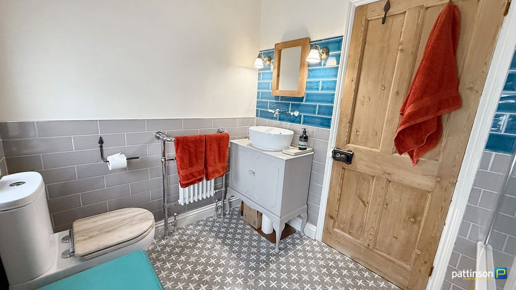 Property image 24 of 33