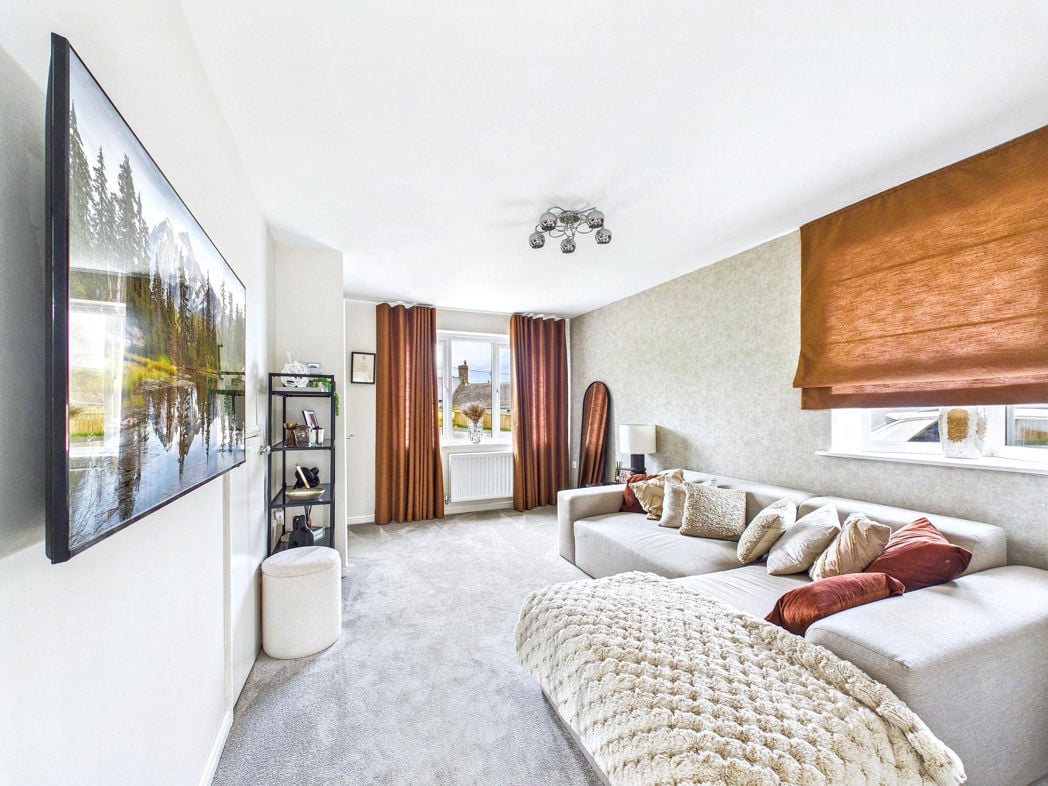 Property image 2 of 9