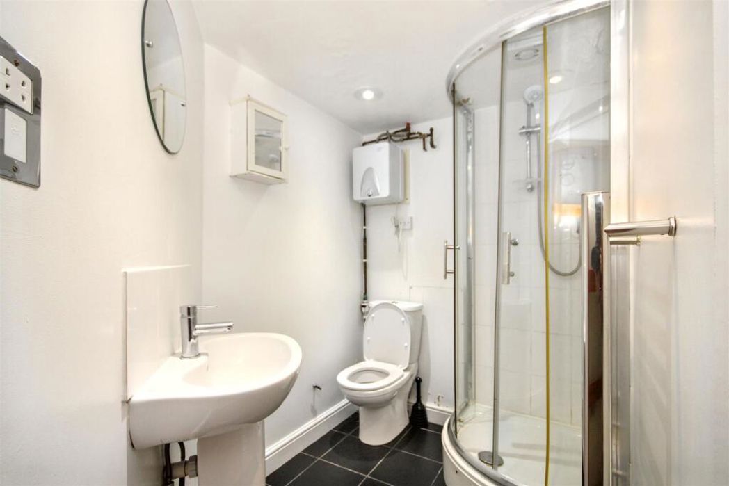 38, Guildford, Surrey, GU2 4AU