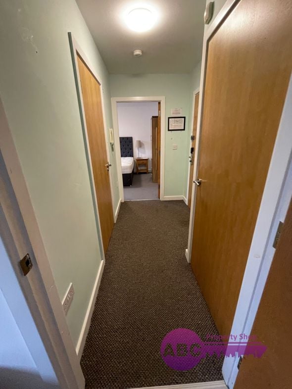 Property image 2 of 9