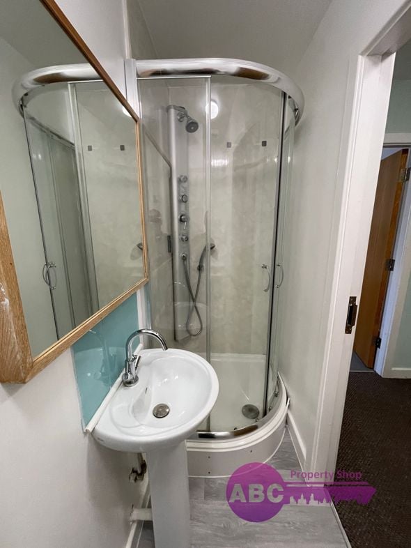 Property image 4 of 9