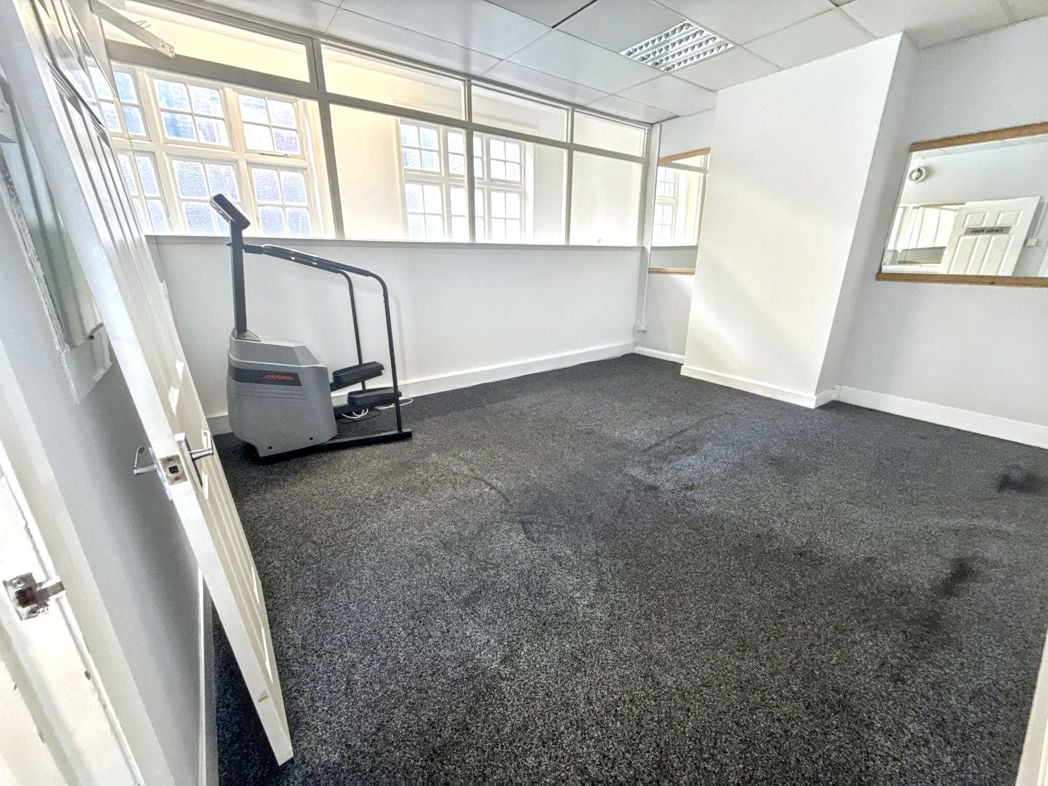 Property image 8 of 17