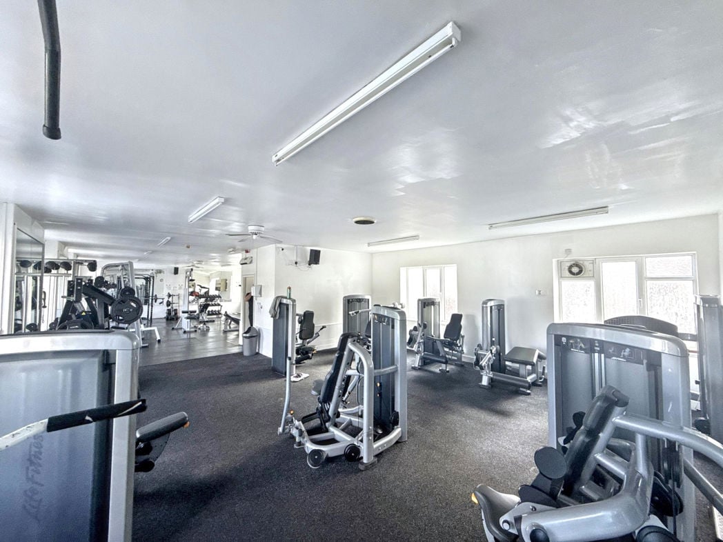 Property image 11 of 17