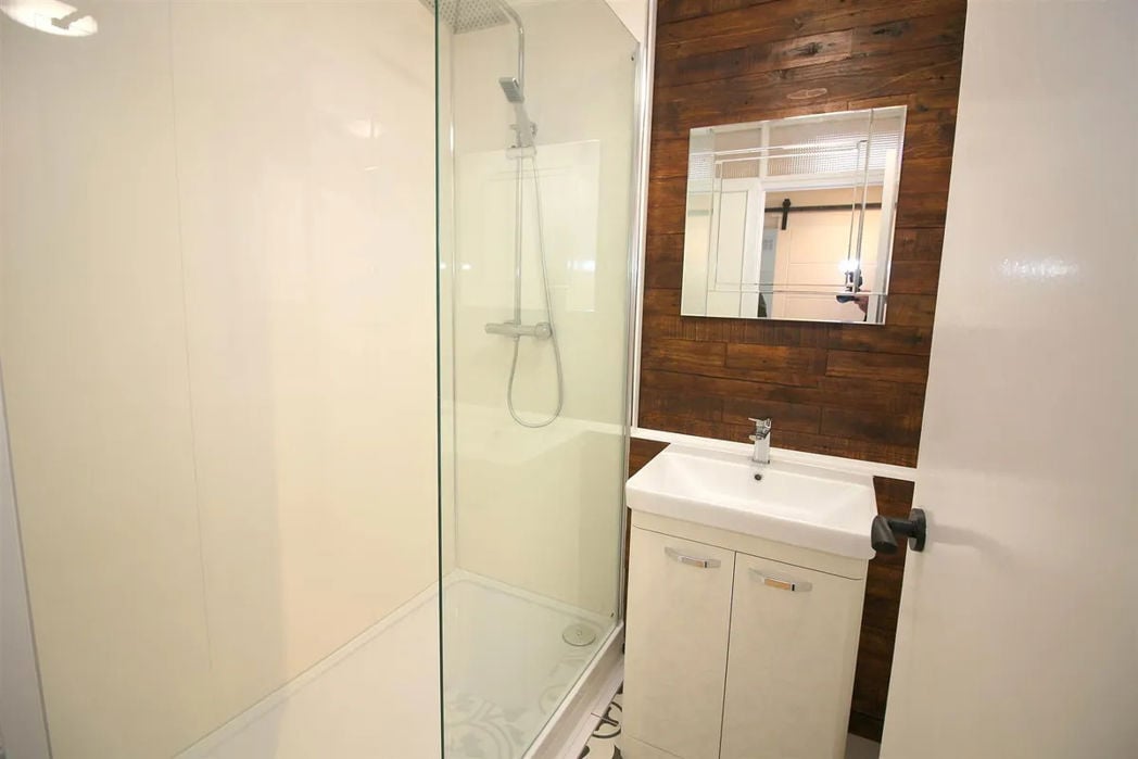 Property image 3 of 9