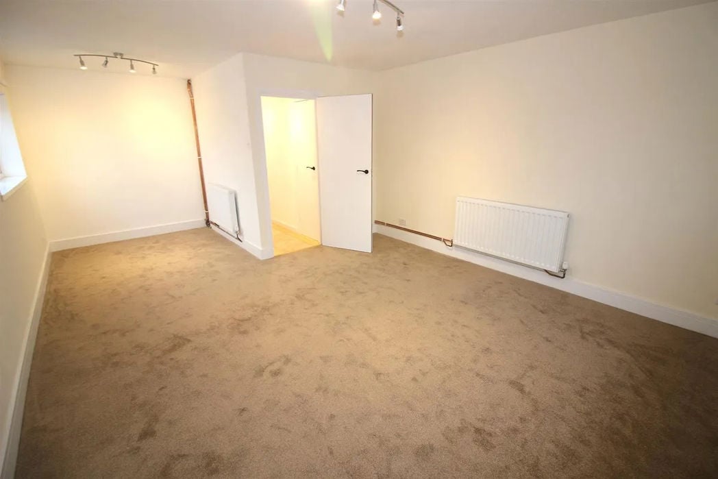 Property image 5 of 9