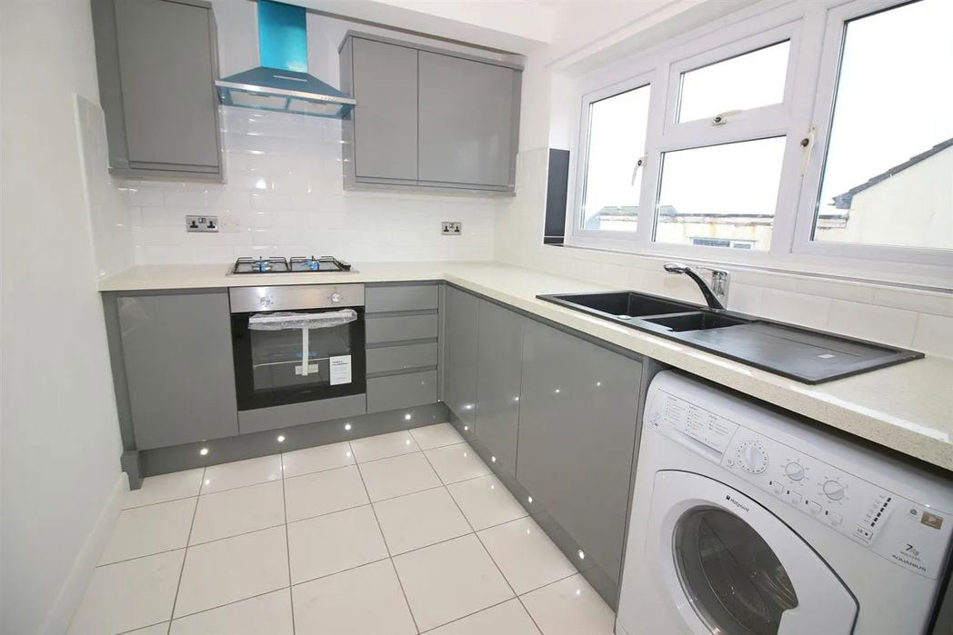 Property image 6 of 9
