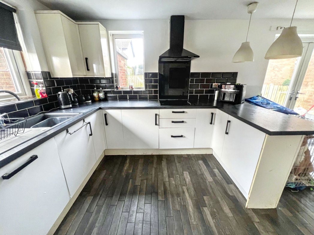 Property image 3 of 8
