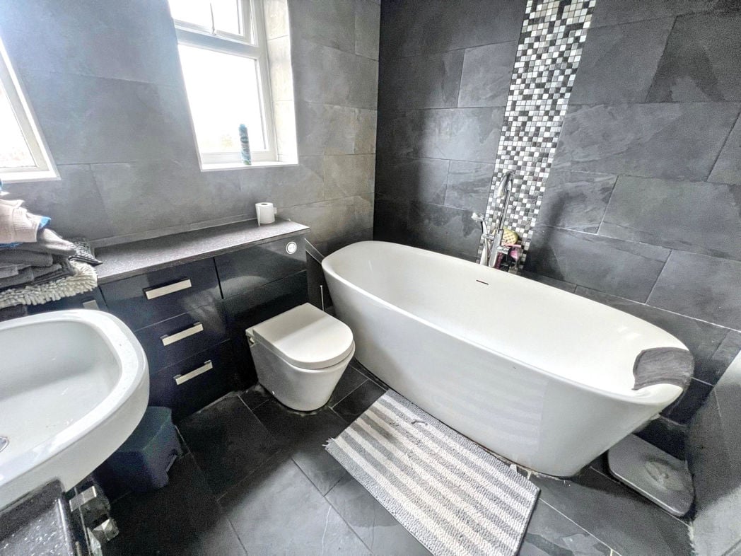 Property image 7 of 8
