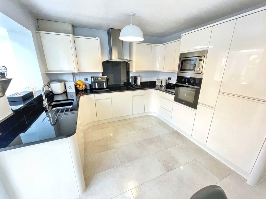 Property image 4 of 20