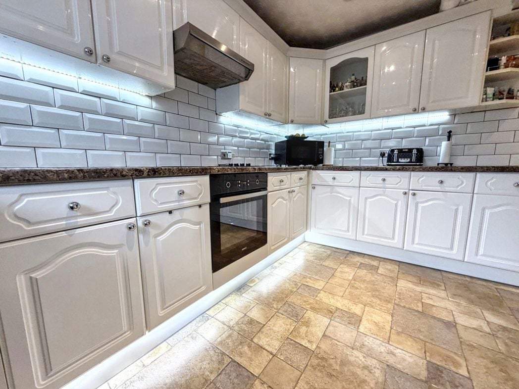 Property image 2 of 21