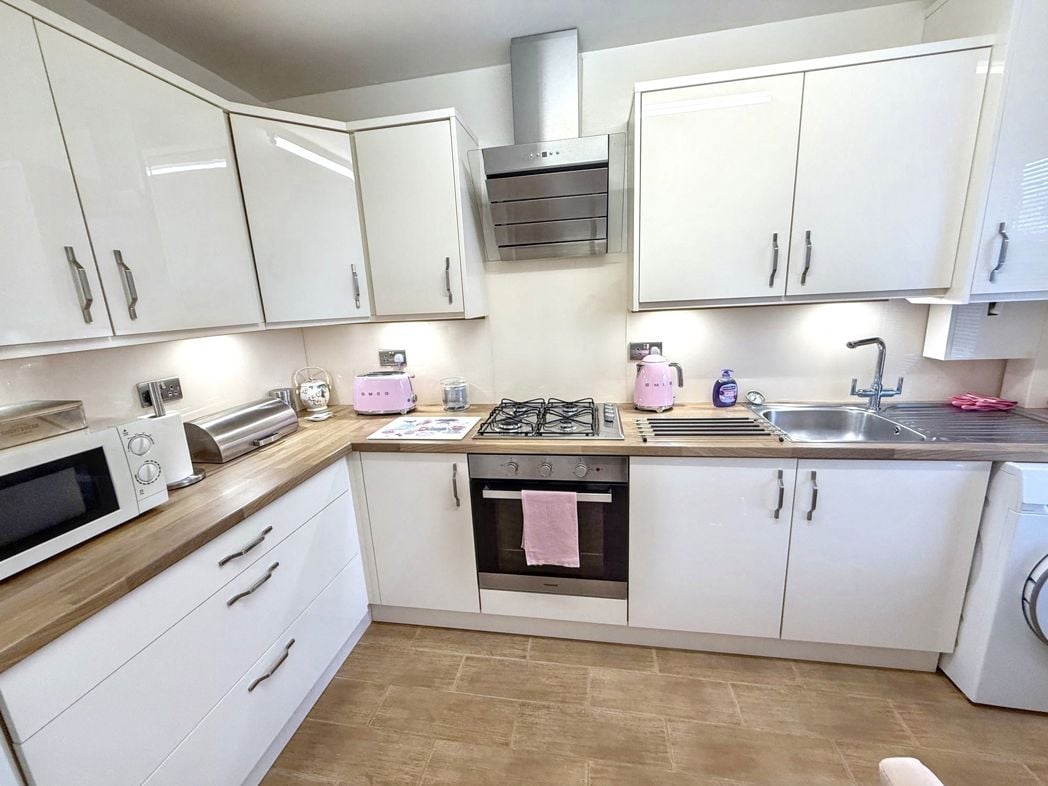 Property image 11 of 23