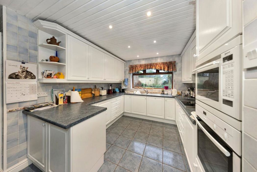 Property image 3 of 32