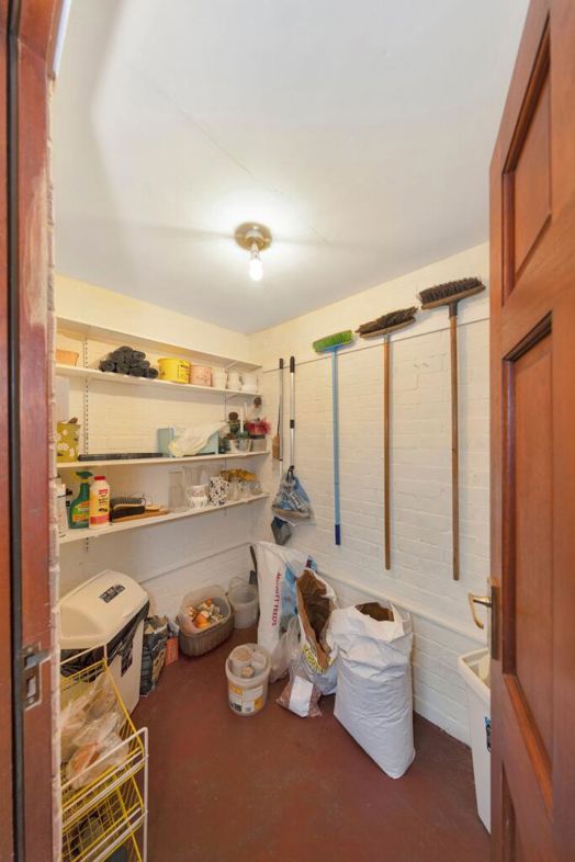 Property image 10 of 32