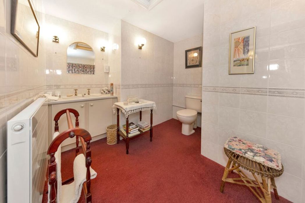 Property image 11 of 32