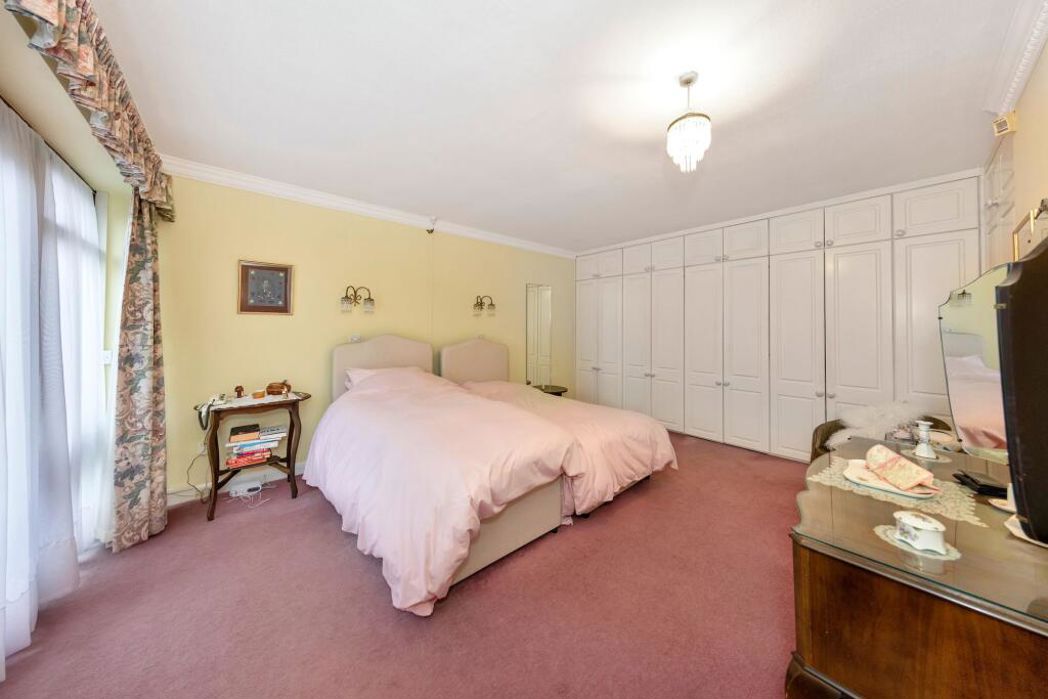 Property image 14 of 32