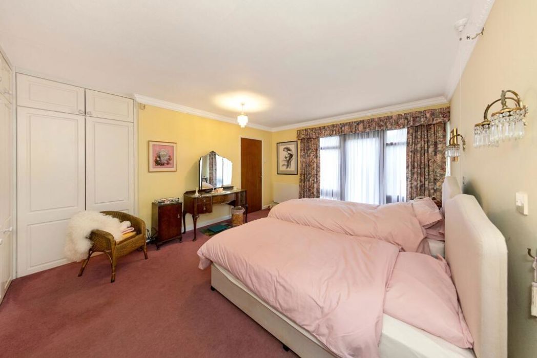 Property image 19 of 32