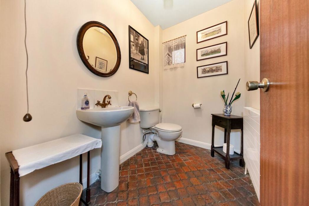 Property image 22 of 32