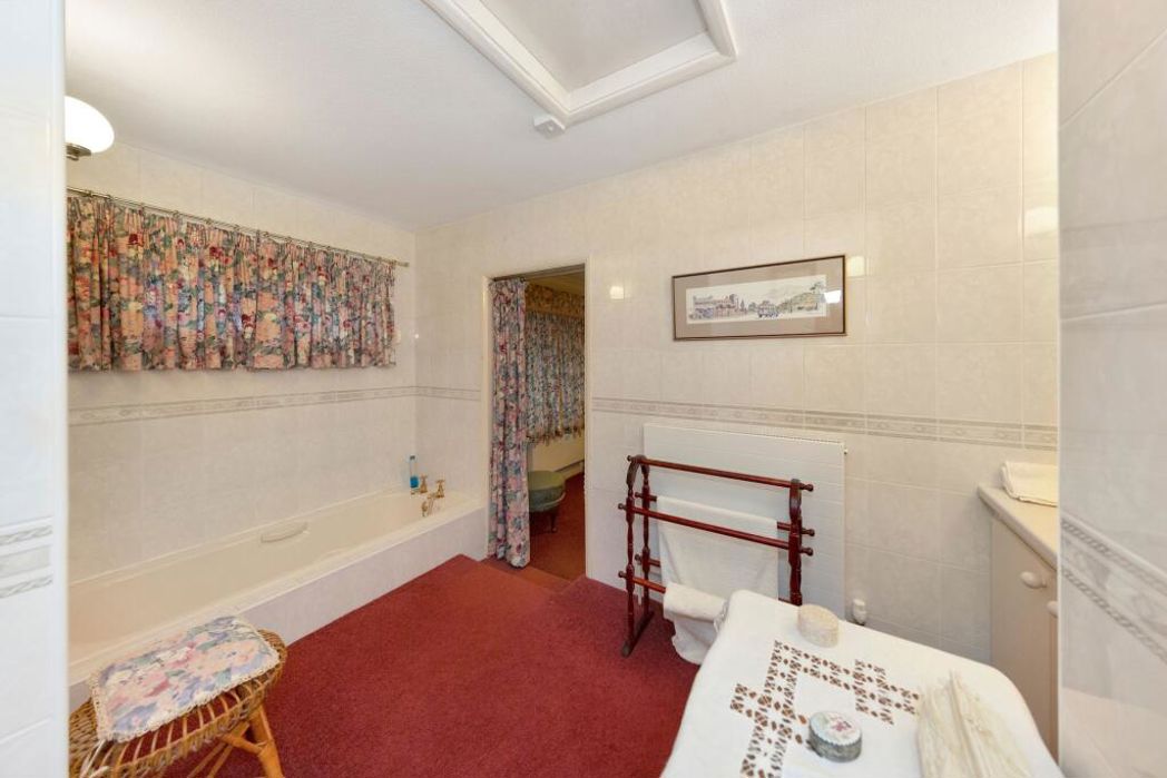 Property image 23 of 32