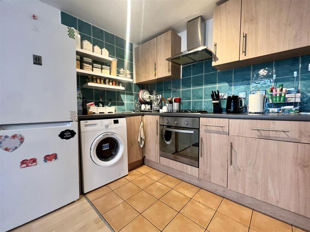 Flat 1, 315, Portsmouth, Hampshire, PO2 9HQ