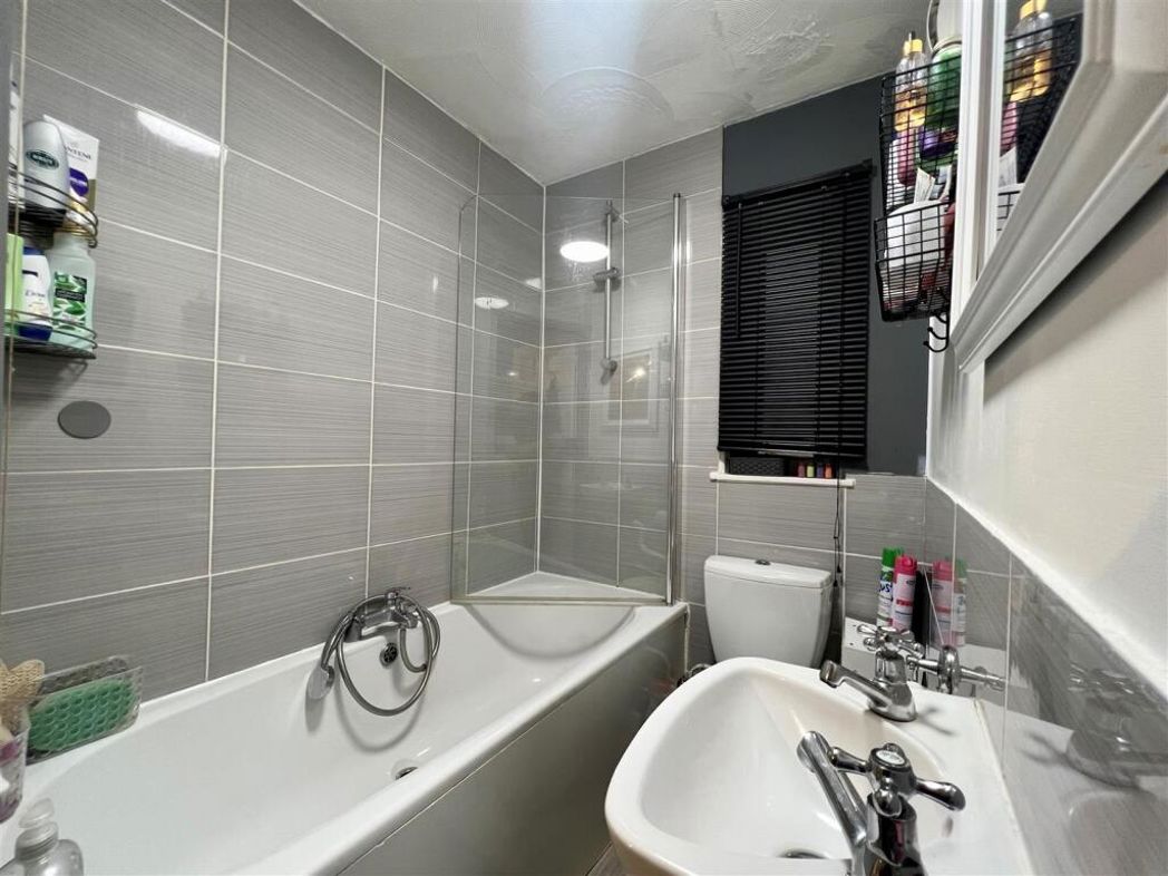 Flat 1, 315, Portsmouth, Hampshire, PO2 9HQ