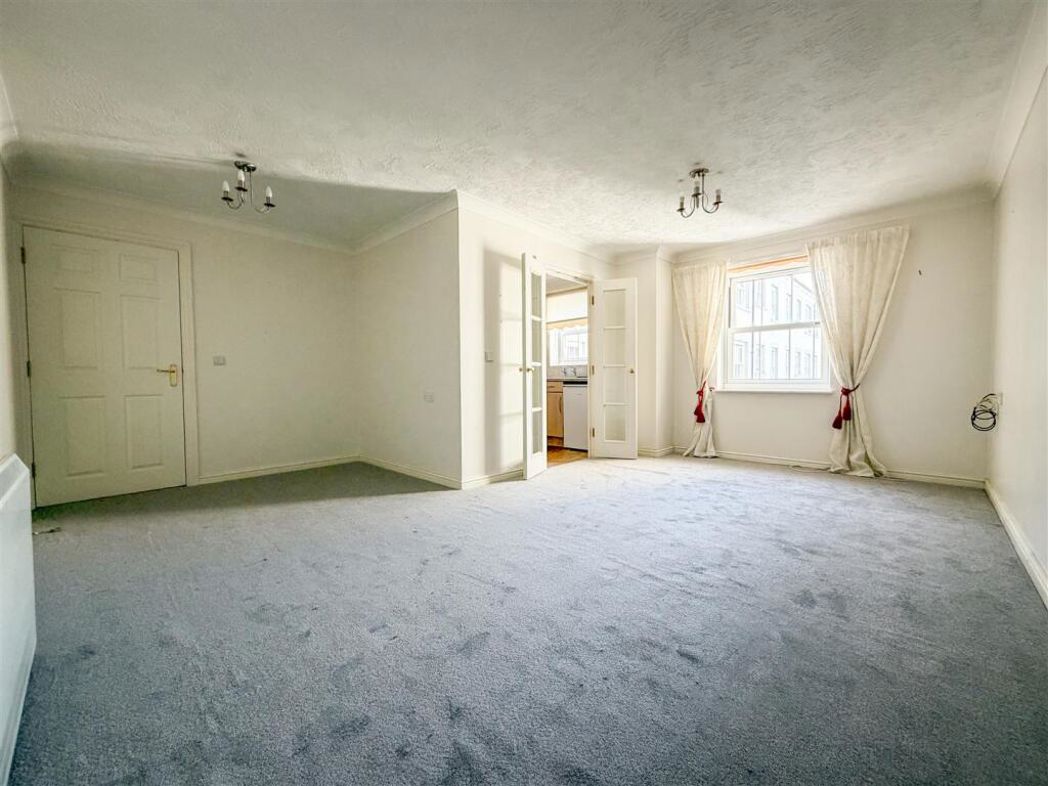 Property image 2 of 16