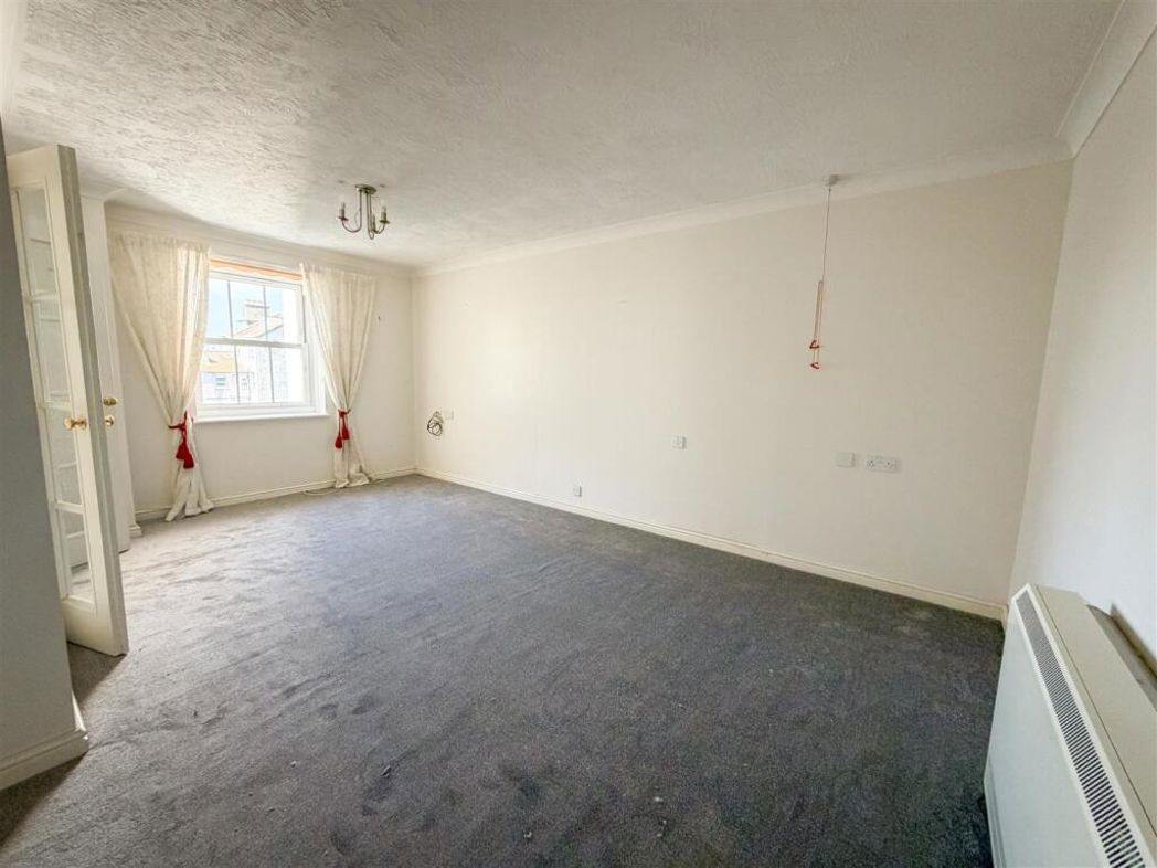 Property image 4 of 16