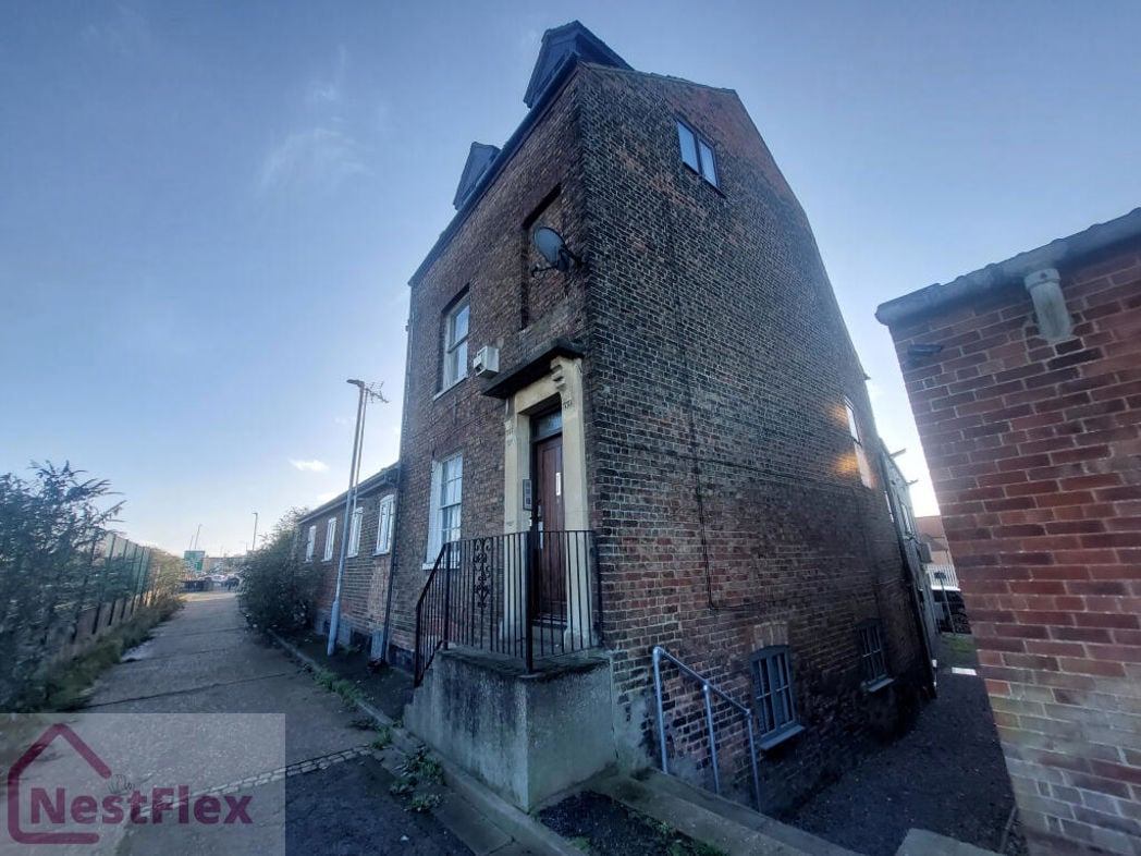Property image 1 of 8
