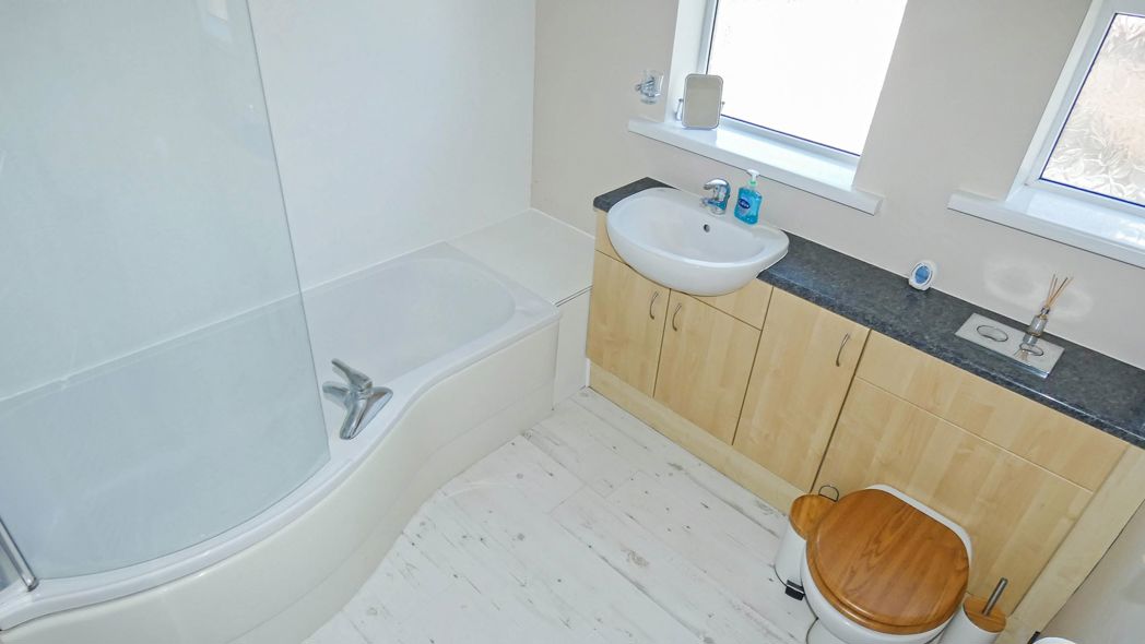 Property image 8 of 9
