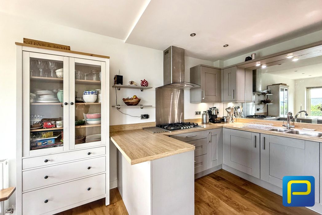 Property image 10 of 27