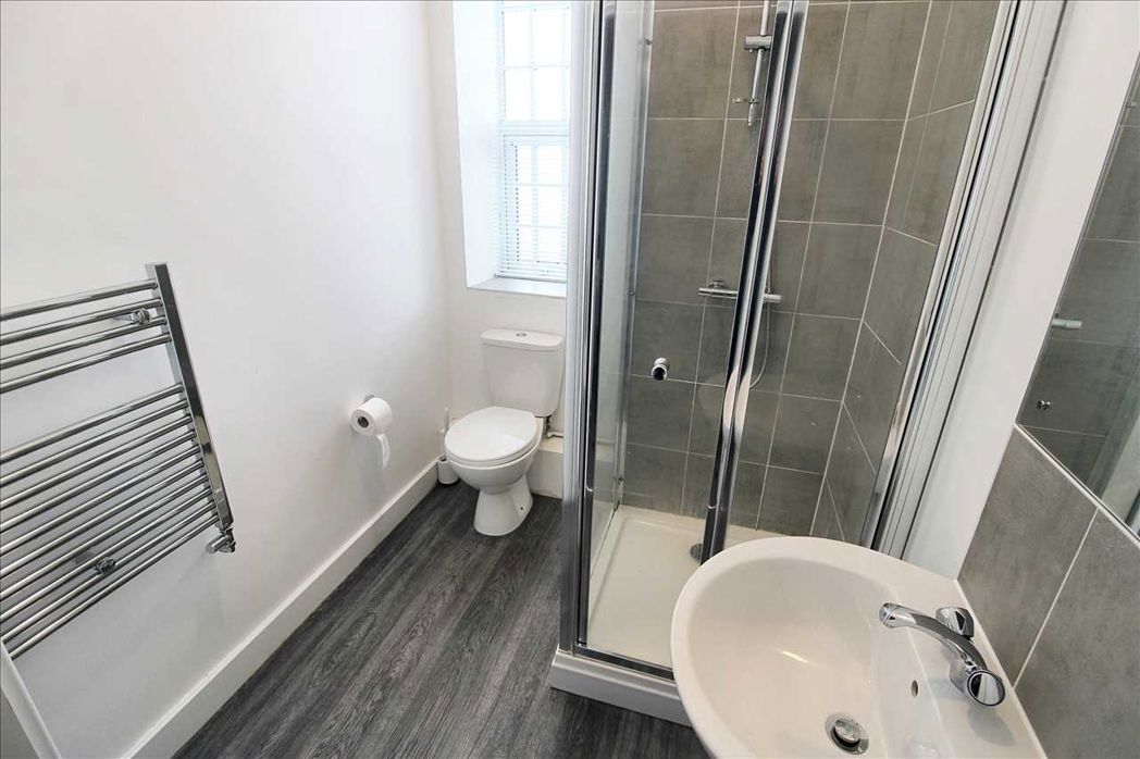 Property image 5 of 9