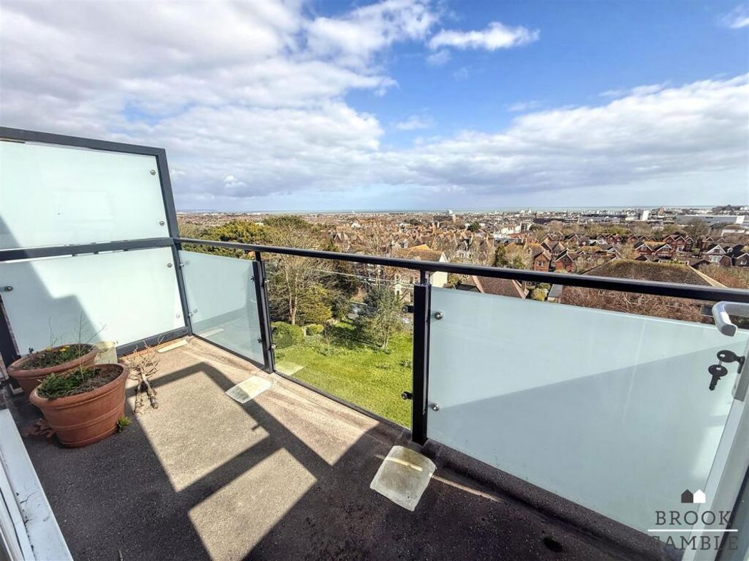 Property image 4 of 12
