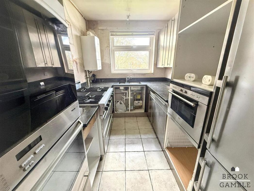 Property image 7 of 12