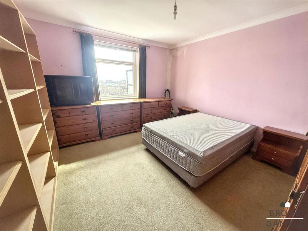 Property image 8 of 12