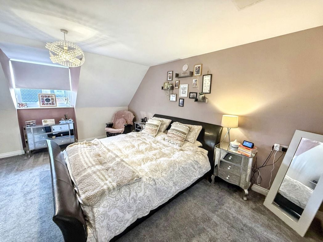 Property image 11 of 15