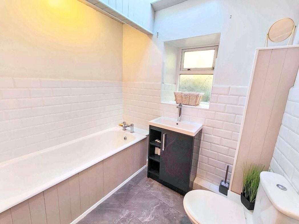 Property image 13 of 17