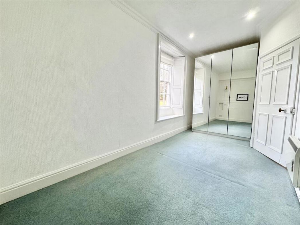 Property image 8 of 30