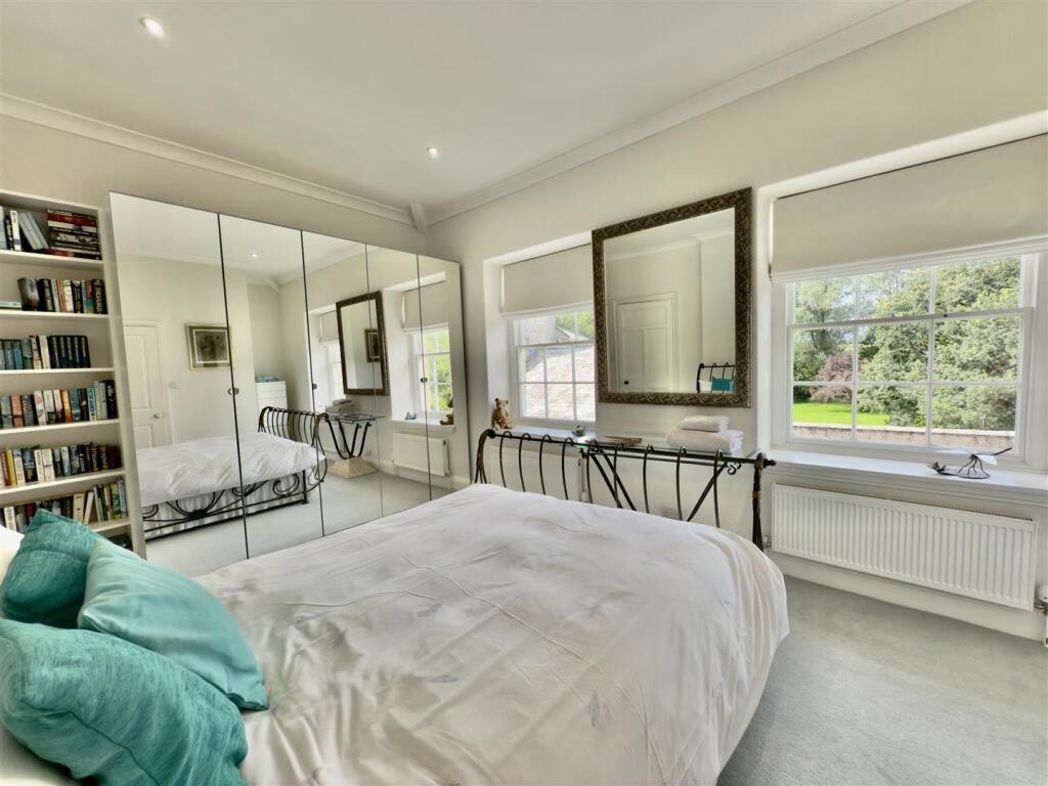 Property image 11 of 46