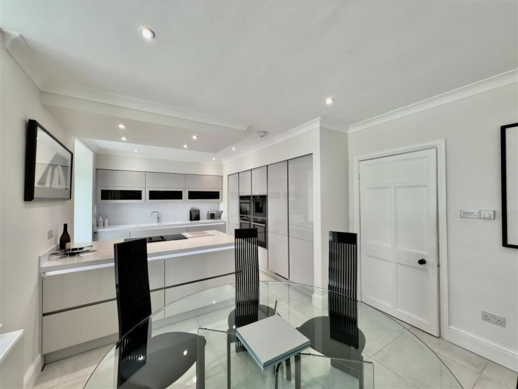 Property image 8 of 46