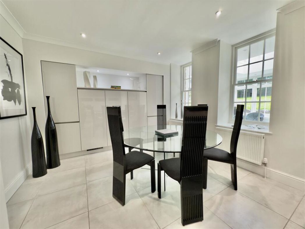 Property image 7 of 46