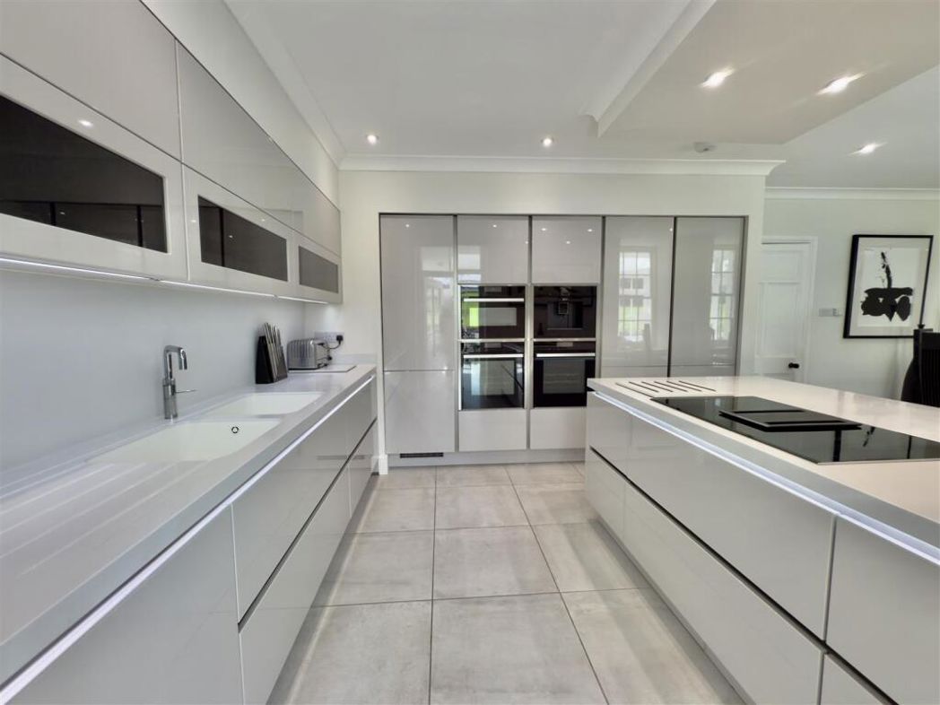 Property image 4 of 46